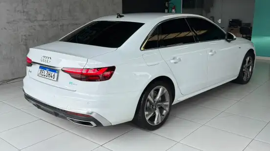 AUDI-A4-2020