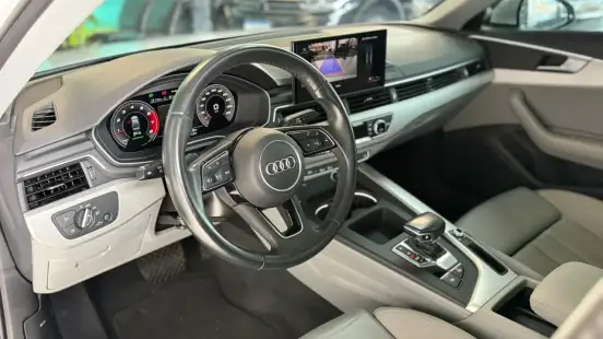 AUDI-A4-2020