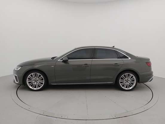 AUDI-A4-2023