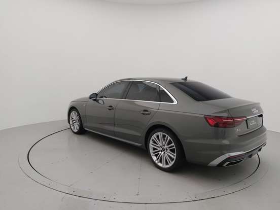 AUDI-A4-2023