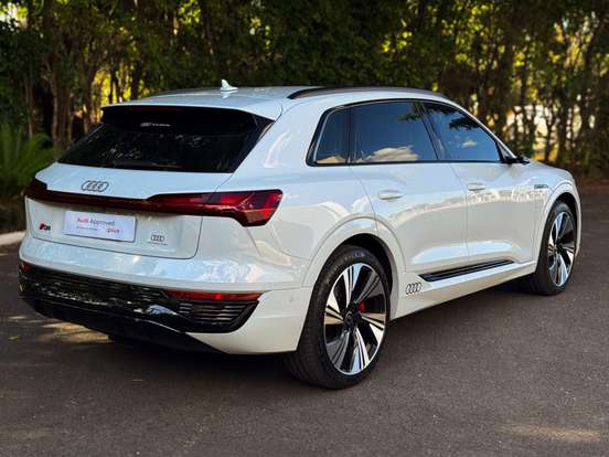 AUDI-E-TRON-2022