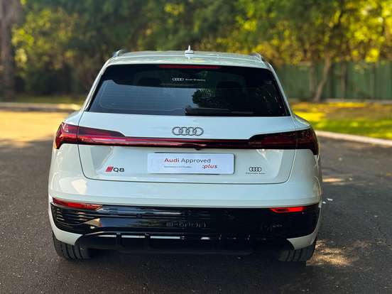 AUDI-E-TRON-2022