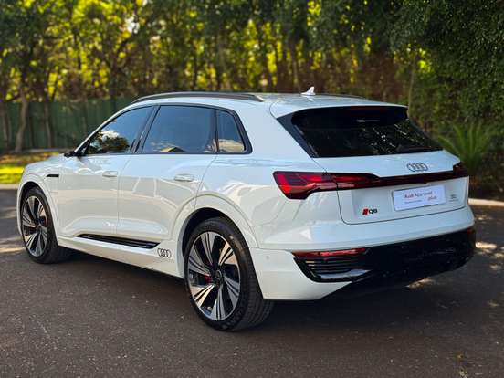 AUDI-E-TRON-2022