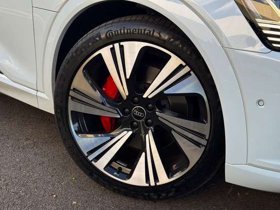 AUDI-E-TRON-2022