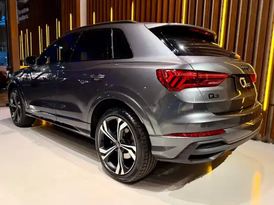 AUDI-Q3-2024