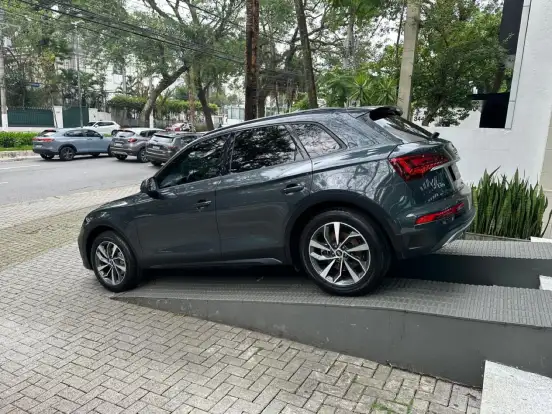 AUDI-Q5-2021