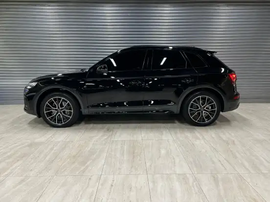AUDI-Q5-2021