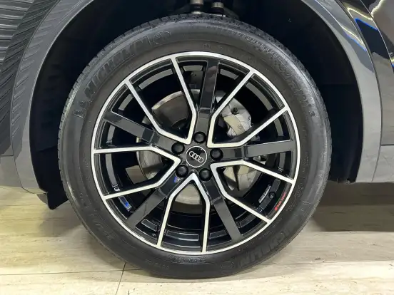AUDI-Q5-2021