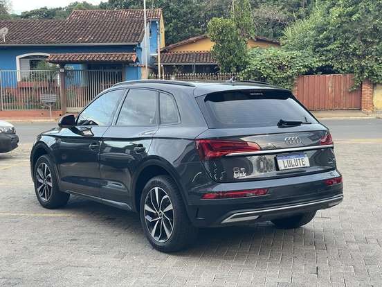AUDI-Q5-2021