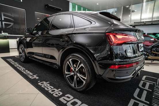 AUDI-Q5-2021