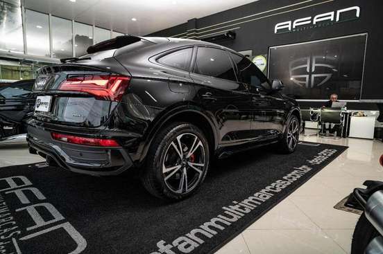 AUDI-Q5-2021