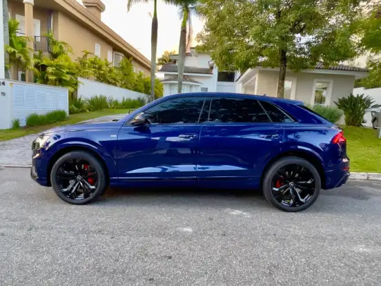 AUDI-Q8-2023