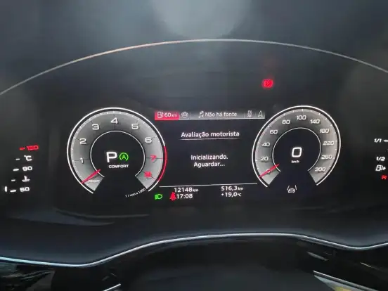 AUDI-Q8-2023