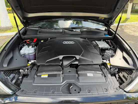 AUDI-Q8-2024