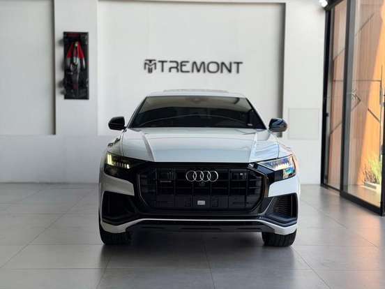 AUDI-Q8-2019