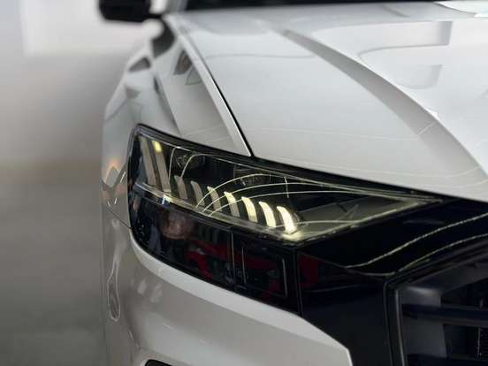 AUDI-Q8-2019