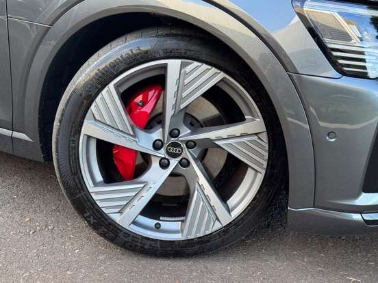 AUDI-Q8 E-TRON-2023