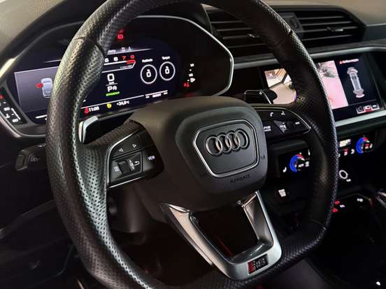 AUDI-RS Q3-2021