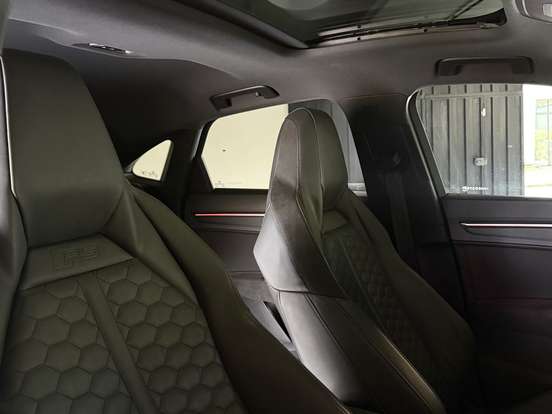 AUDI-RS Q3-2021