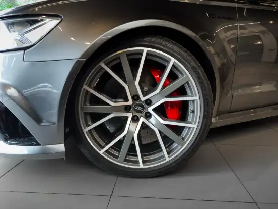 AUDI-RS6-2017