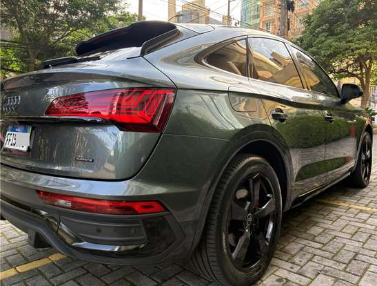 AUDI-Q5-2021