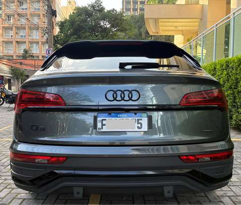 AUDI-Q5-2021