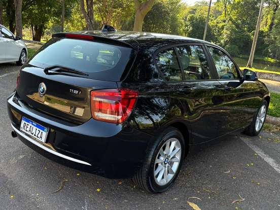 BMW-118i-2012