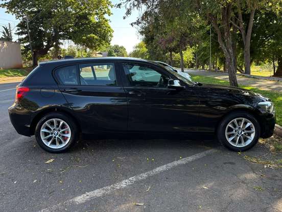 BMW-118i-2012