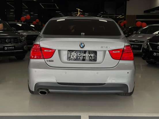 BMW-318i-2011