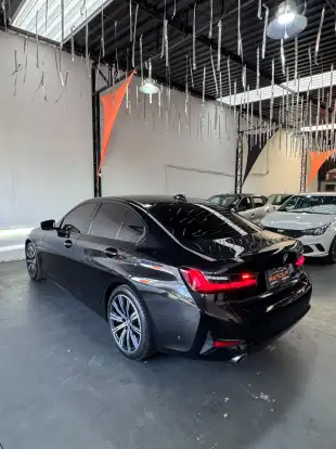 BMW-320i-2021