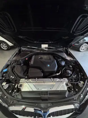 BMW-320i-2021