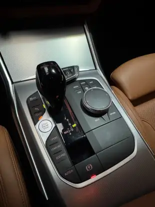 BMW-320i-2021