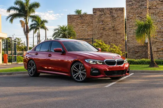 BMW-320i-2021