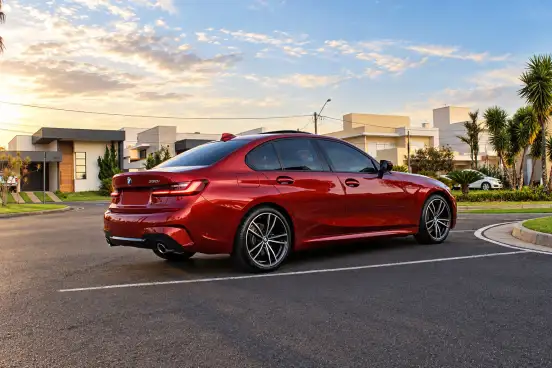 BMW-320i-2021