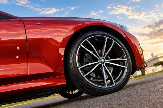 BMW-320i-2021