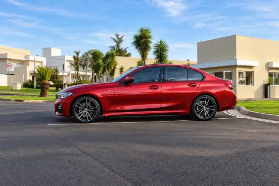 BMW-320i-2021