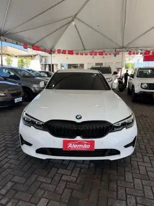 BMW-320i-2022