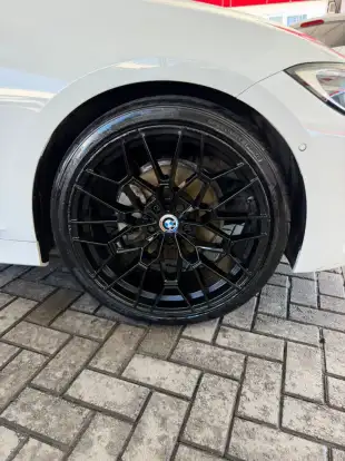 BMW-320i-2022