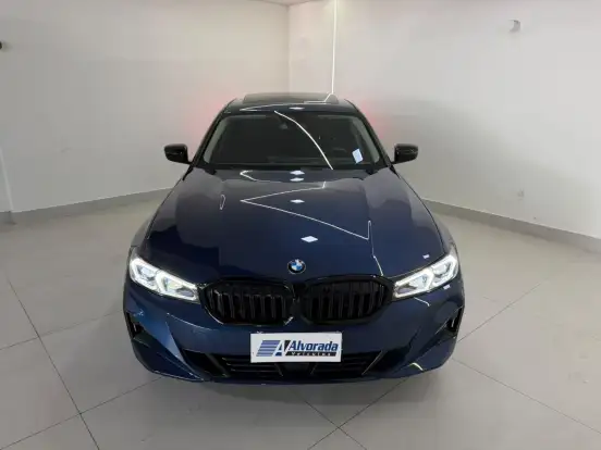 BMW-320i-2023