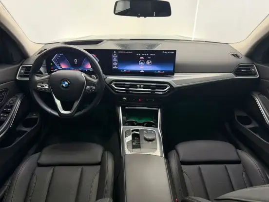 BMW-320i-2023