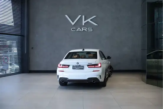 BMW-320i-2020