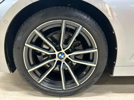 BMW-320i-2019