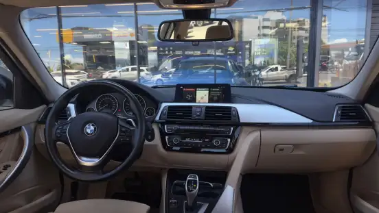 BMW-320i-2017
