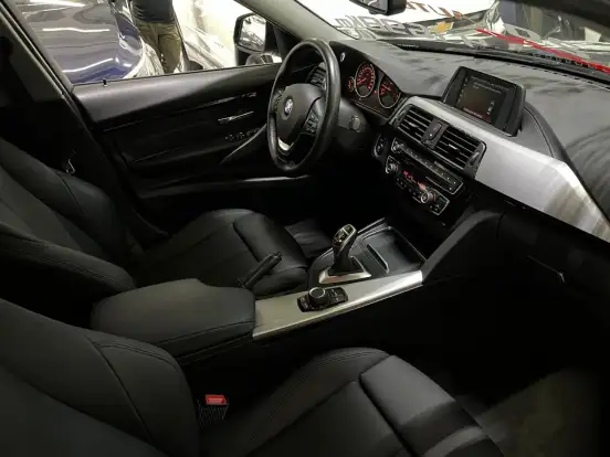 BMW-320i-2017