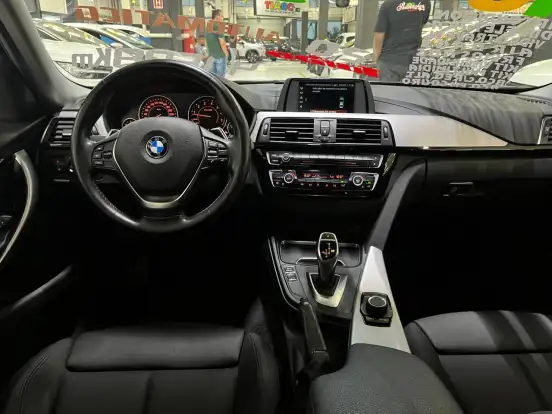 BMW-320i-2017