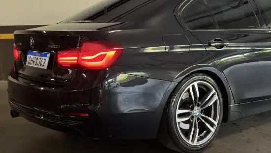 BMW-320i-2017