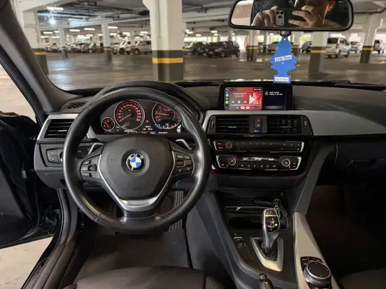 BMW-320i-2017