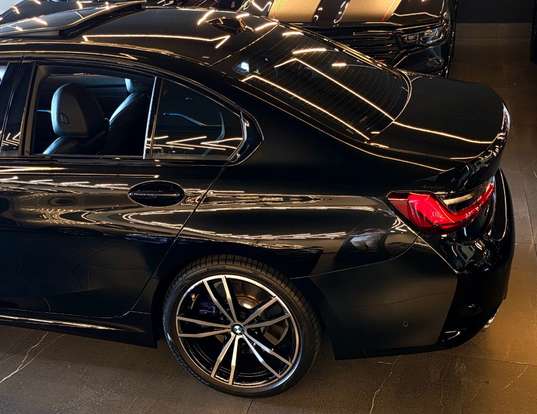 BMW-320i-2024