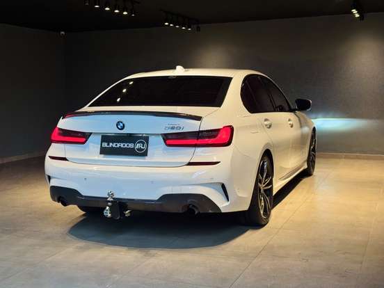 BMW-320i-2019