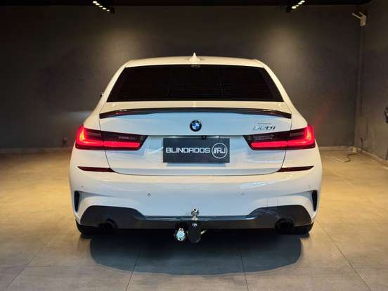 BMW-320i-2019